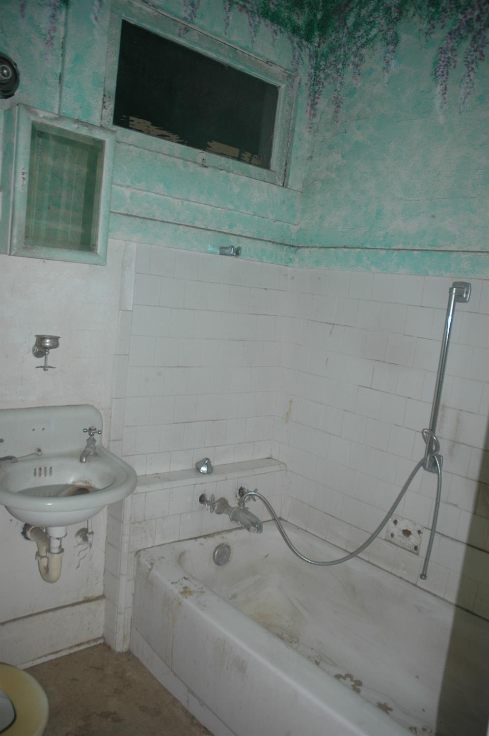 6 Pollasky Avenue Clovis, CA 93612 - Photo 18 of 24 hall Bath Upstairs