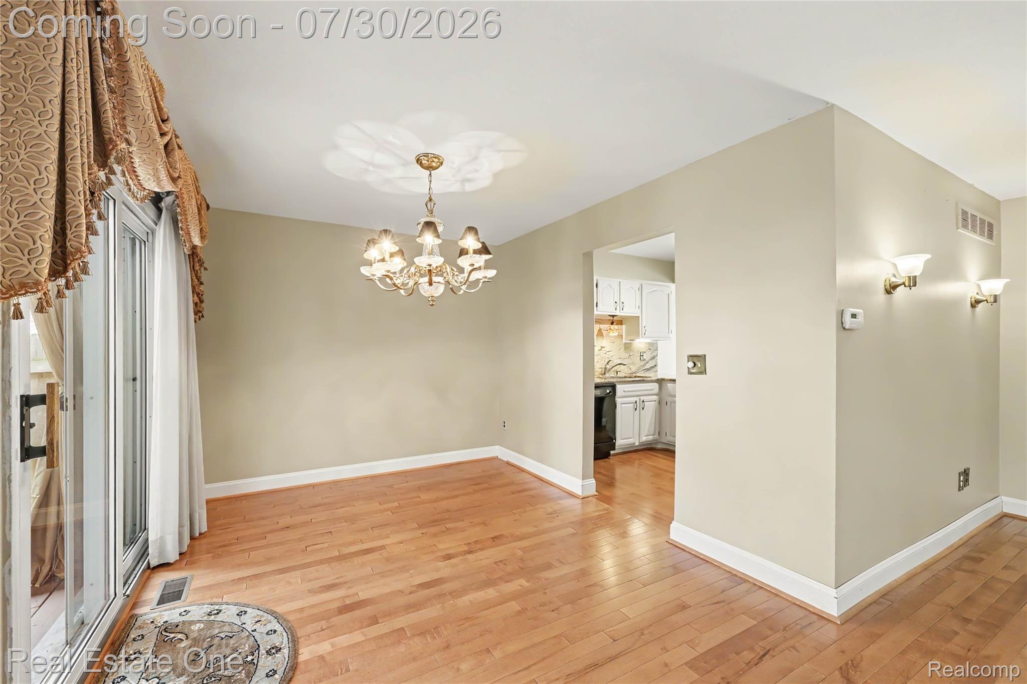 99 Manor Way Rochester, MI 48309 - Photo 8 of 42 008_file_9245.jpg