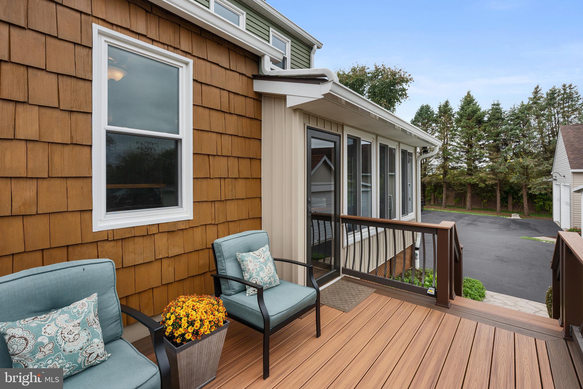 758 North Houcksville Road Hampstead, MD 21074 - Photo 18 of 43 a view of sitting area in balcony