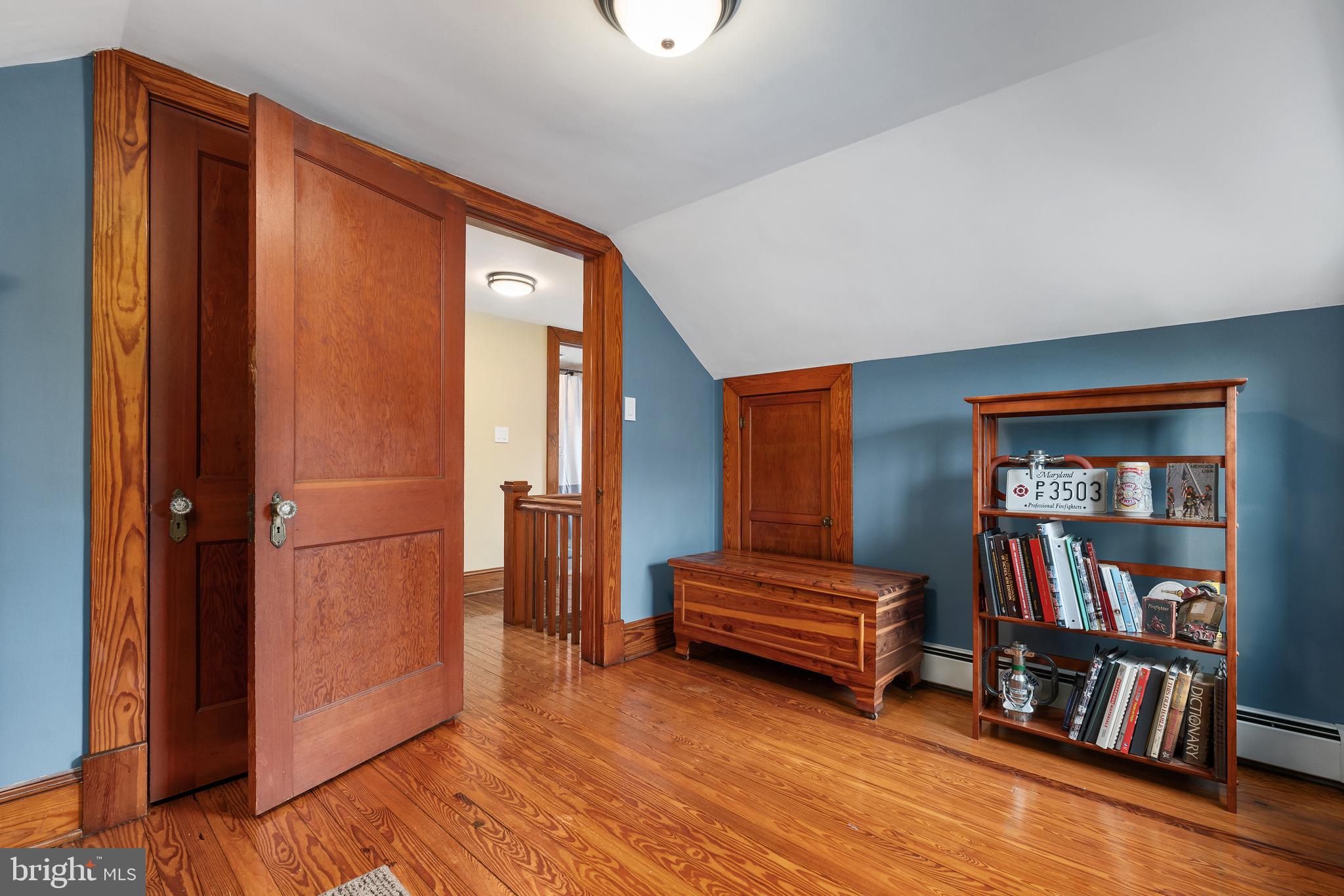 758 North Houcksville Road Hampstead, MD 21074 - Photo 28 of 43 a living room with furniture and a book shelf