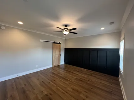 a view of an empty room with a ceiling fan