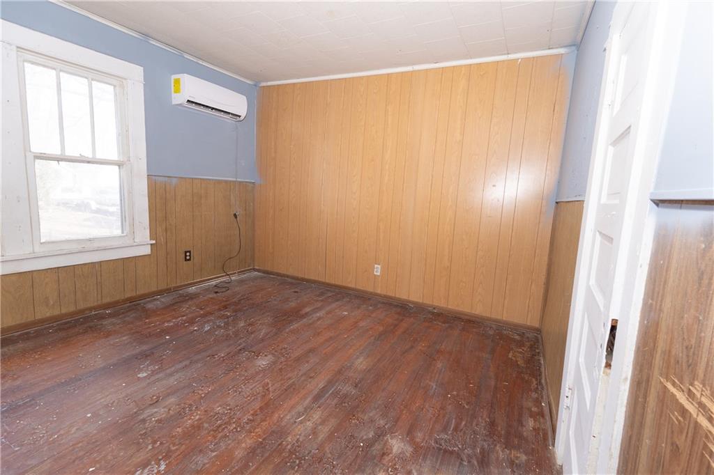 208 South 16th Street Independence, KS 67301 - Photo 9 of 22