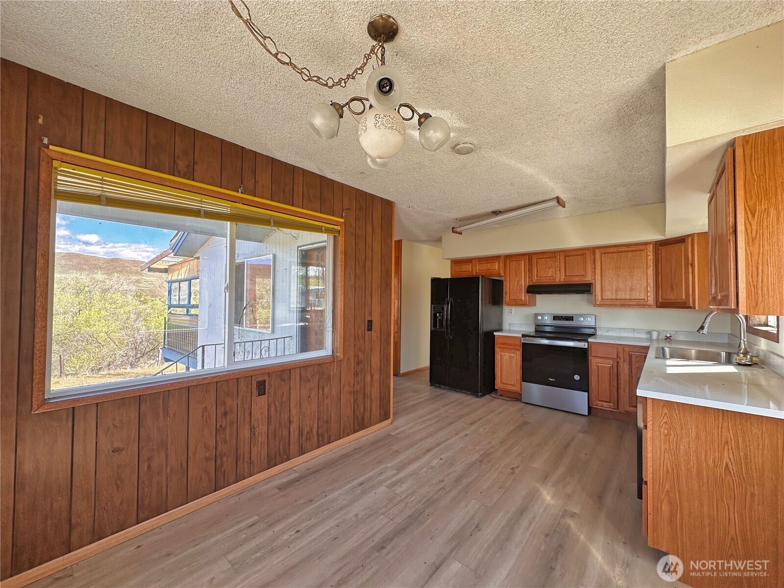 284 Monse Bridge Road Brewster, WA 98812 - Photo 9 of 40