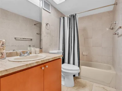 $570,000 | 5401 Collins Avenue, Unit 107, Miami Beach, FL 33140