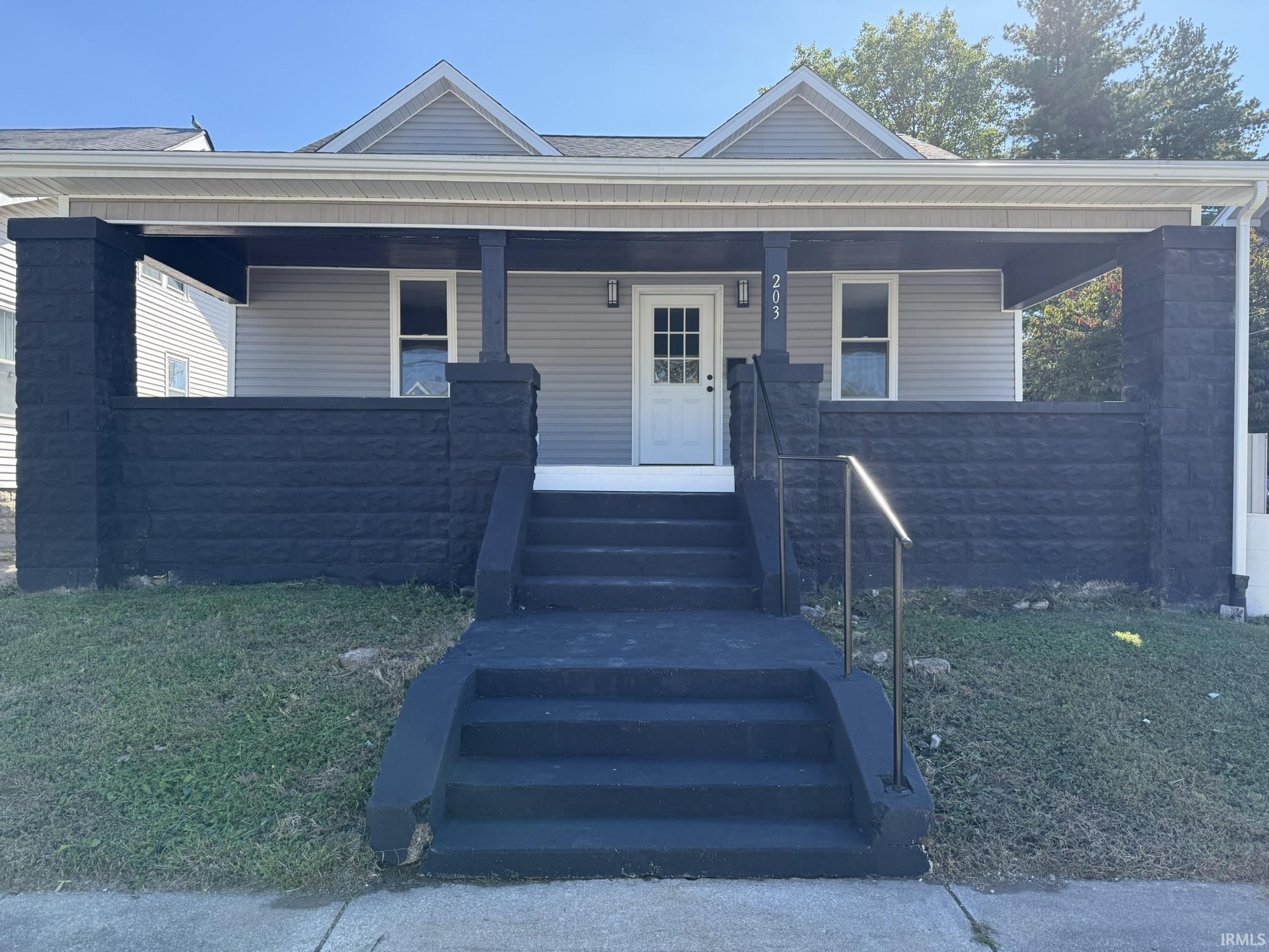 203 West Walnut Street Washington, IN 47501 - Photo 2 of 27