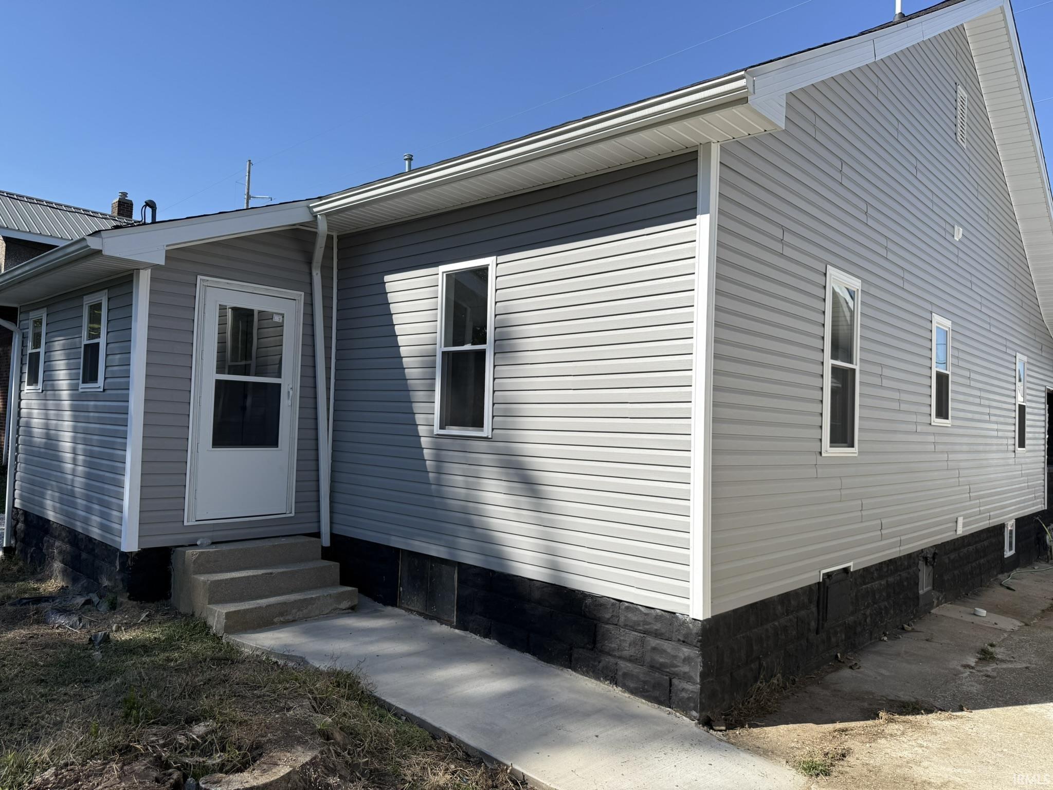 203 West Walnut Street Washington, IN 47501 - Photo 5 of 27