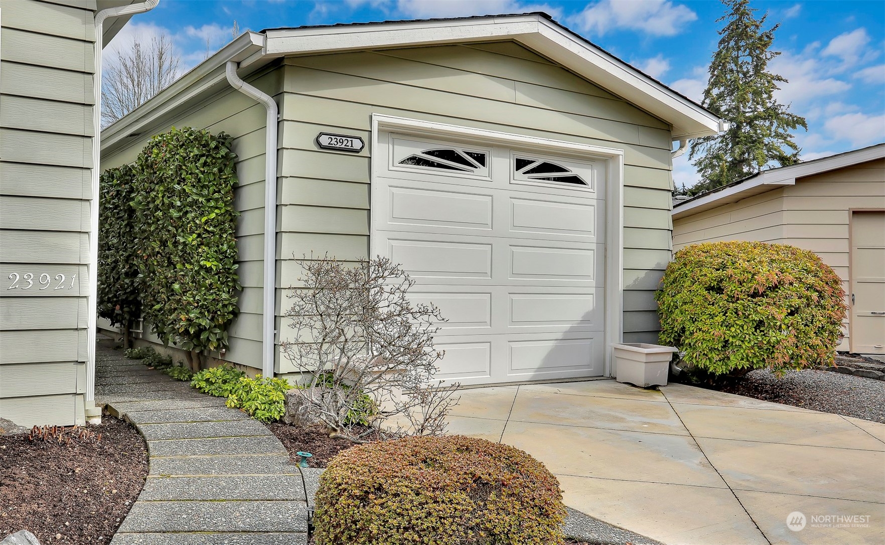 23921 Lake Drive West Bothell, WA 98021 - Photo 33 of 40 a front view of a house with garden