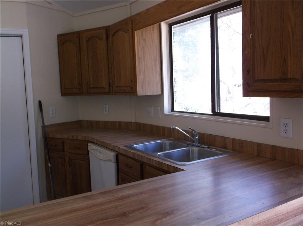 514 Saddletree Road Thomasville, NC 27360 - Photo 3 of 9 Gallery Image 3