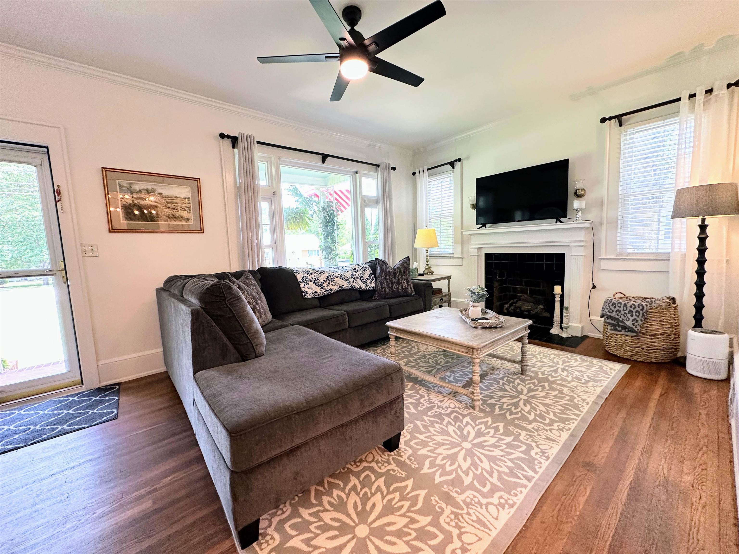 715 South Limestone Street Gaffney, SC 29340 - Photo 2 of 13 Gallery Image 2