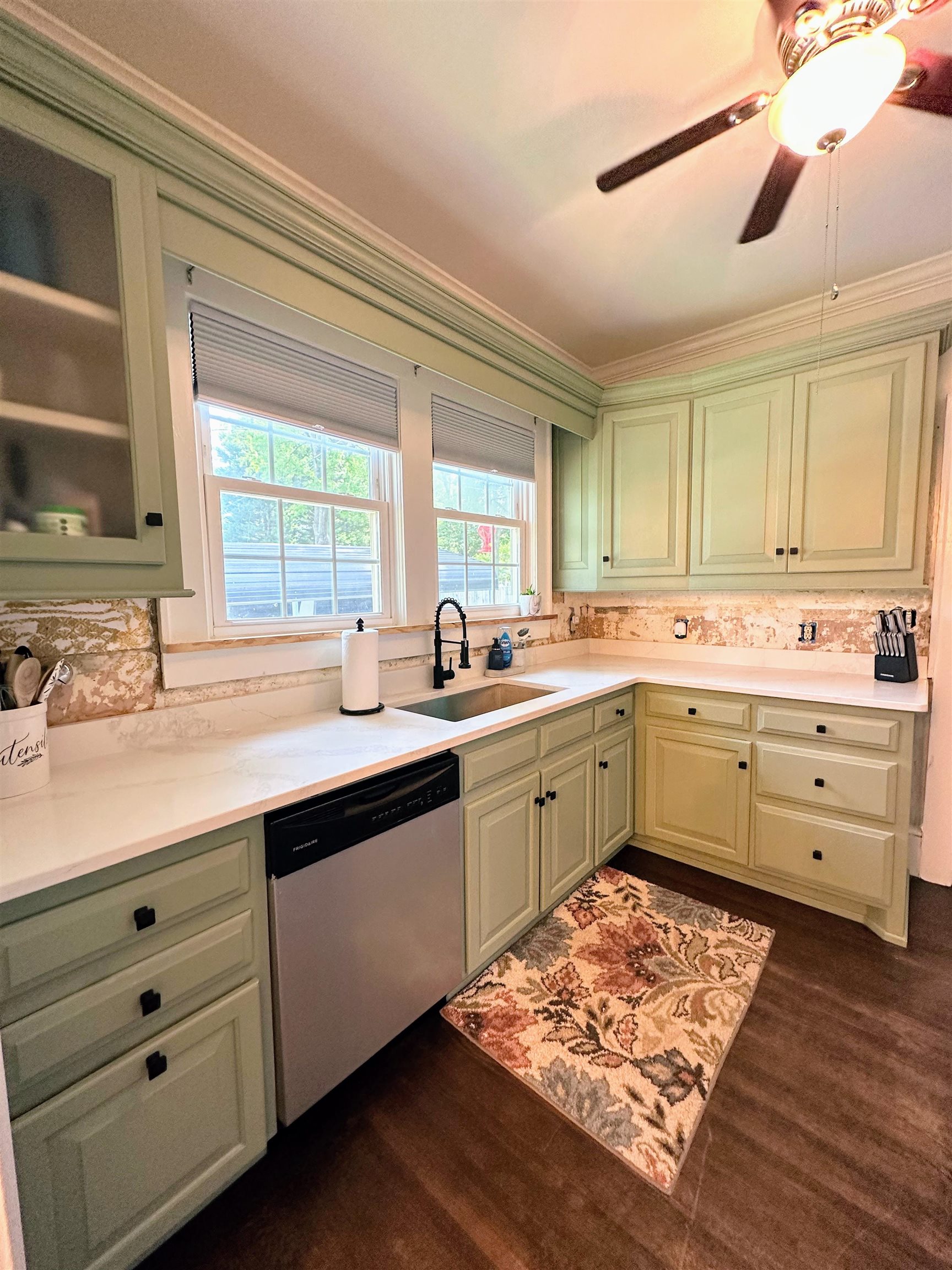 715 South Limestone Street Gaffney, SC 29340 - Photo 4 of 13 Gallery Image 4