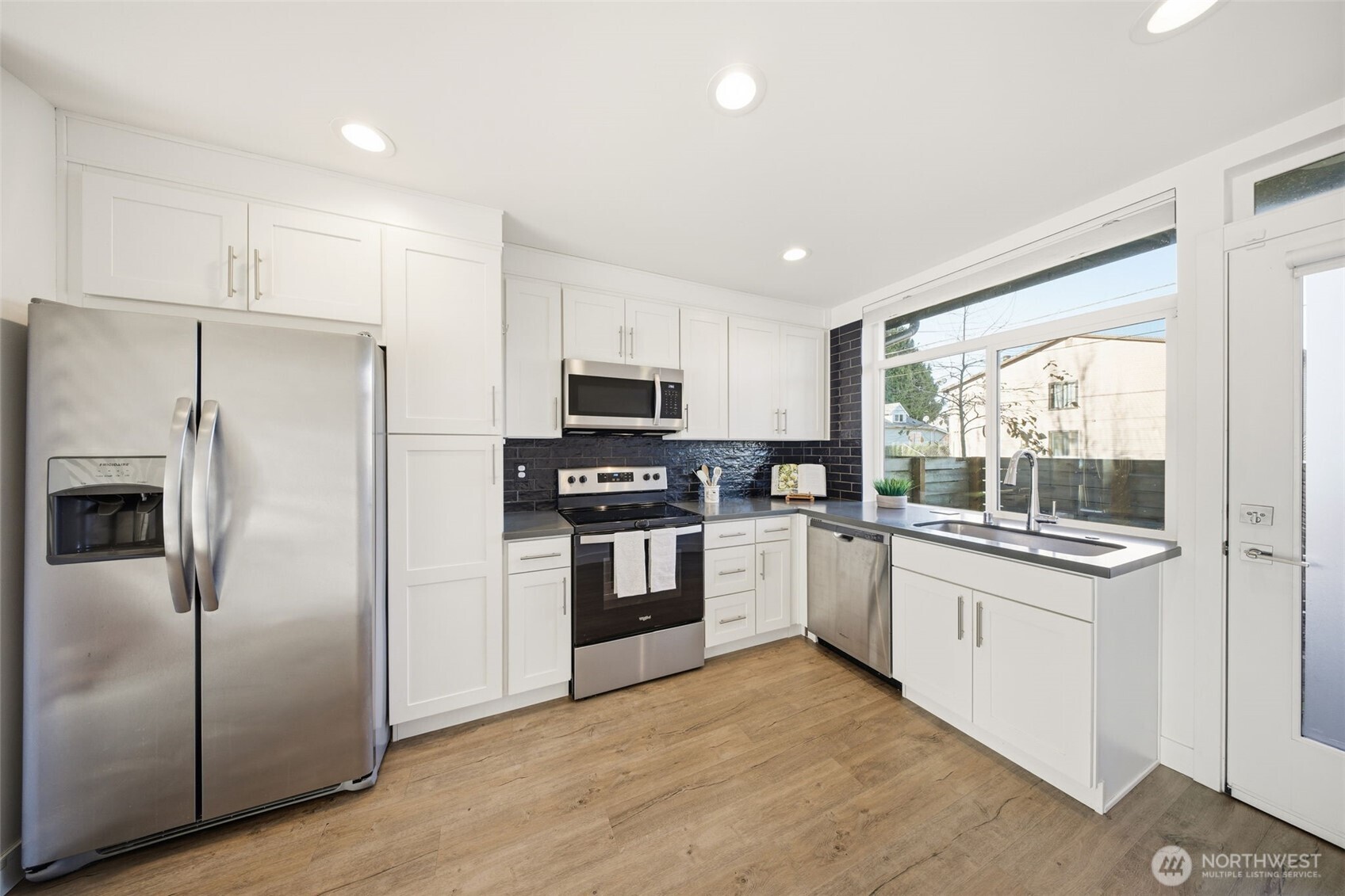 1055 South Cloverdale Street Seattle, WA 98108 - Photo 4 of 37