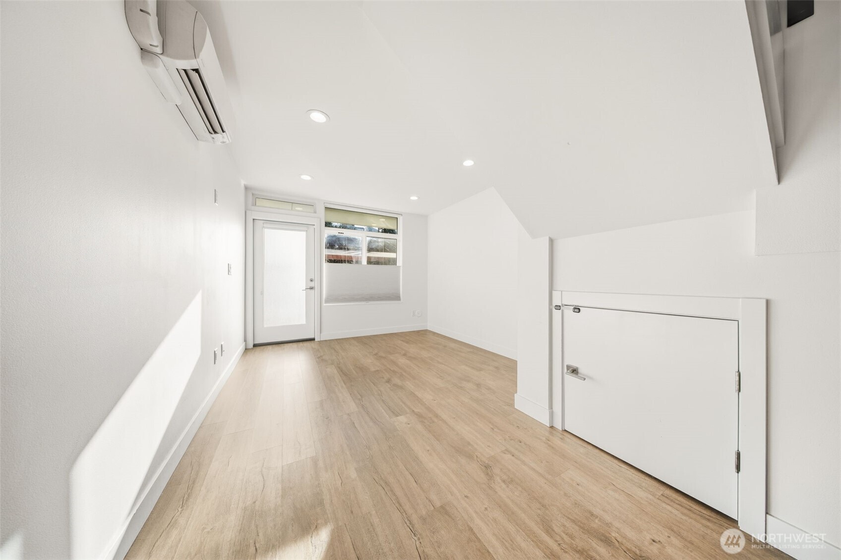 1055 South Cloverdale Street Seattle, WA 98108 - Photo 9 of 37