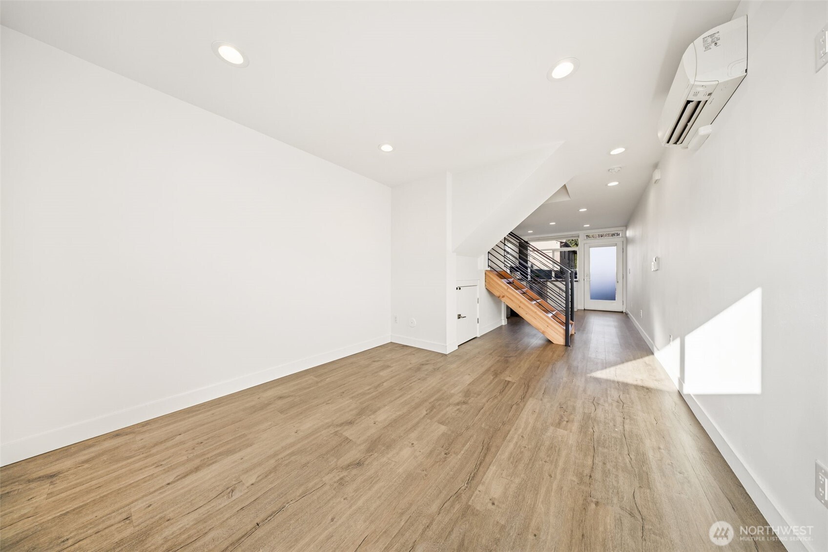 1055 South Cloverdale Street Seattle, WA 98108 - Photo 10 of 37