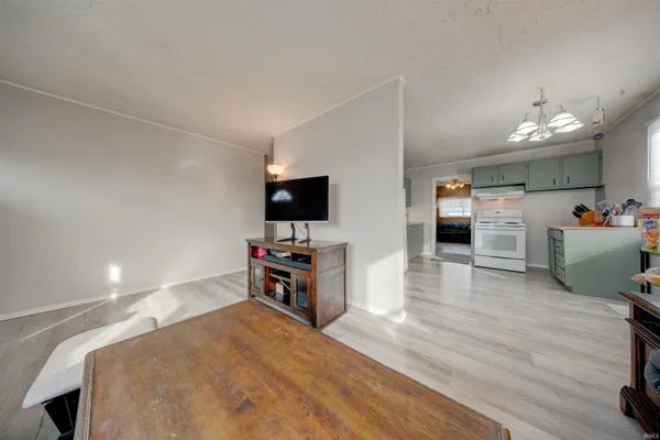 $160,000 | 4300 East Riverside Drive, Evansville, IN 47714