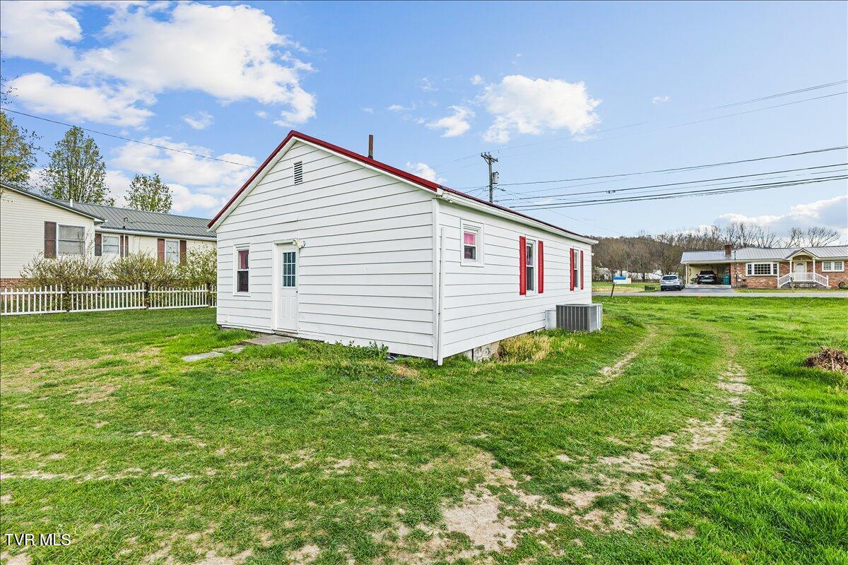 568 Old Airport Road Bristol, VA 24201 - Photo 23 of 32 25-128A0682