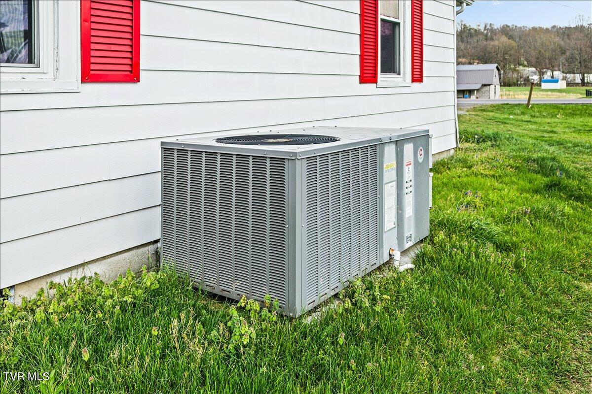 568 Old Airport Road Bristol, VA 24201 - Photo 24 of 32 26-128A0685