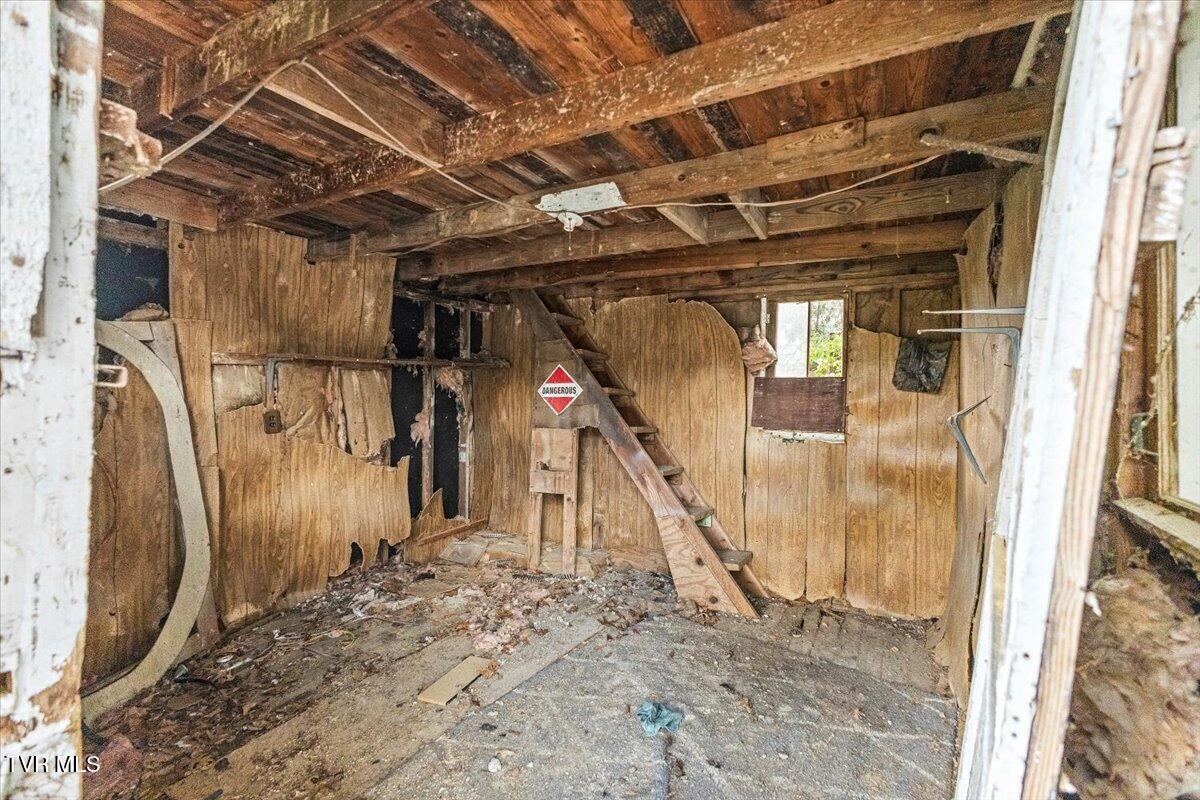 568 Old Airport Road Bristol, VA 24201 - Photo 28 of 32 24-128A0679