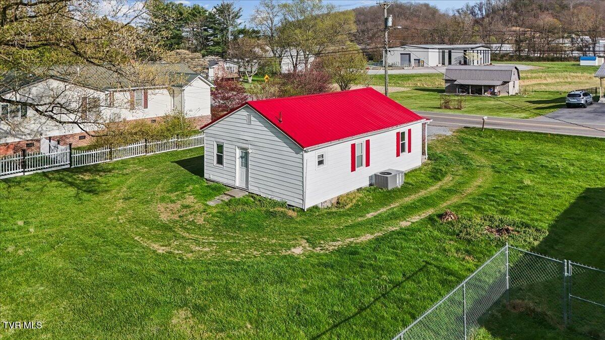 568 Old Airport Road Bristol, VA 24201 - Photo 4 of 32 04-DJI_20260401172412_0376_D