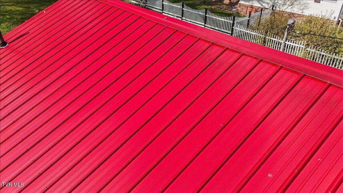 568 Old Airport Road Bristol, VA 24201 - Photo 5 of 32 30-DJI_20260401172424_0377_D