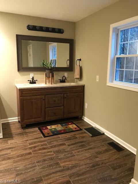 232 Appaloosa Ridge Road Wilkesboro, NC 28697 - Photo 2 of 45 Master Bath