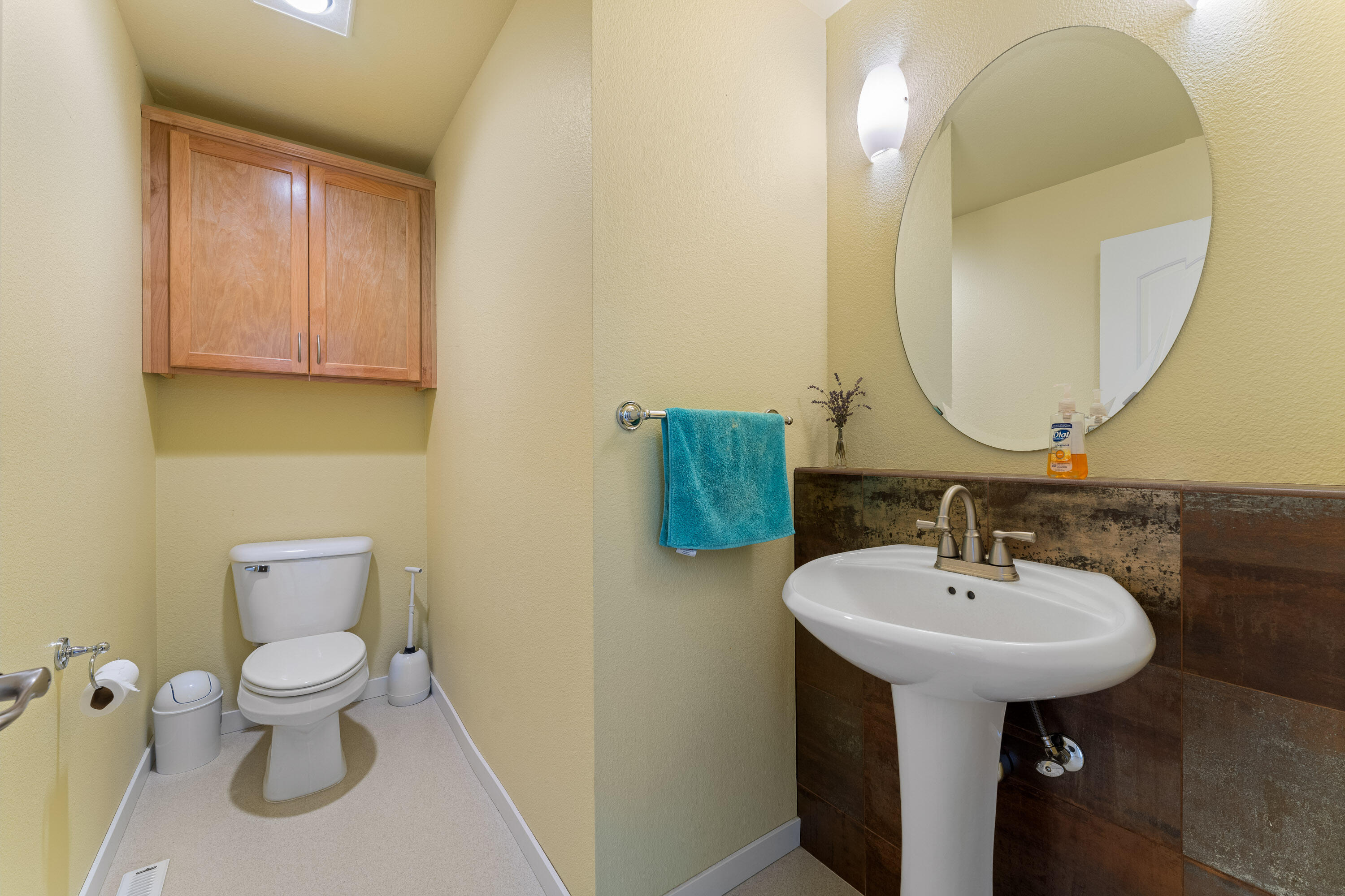 105 Cedar Ridge Terrace Rogue River, OR 97537 - Photo 16 of 23 a bathroom with a toilet sink and mirror