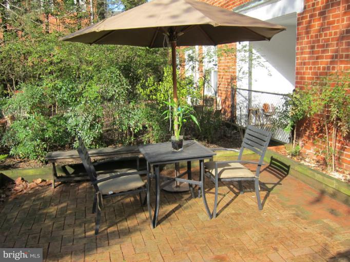 3604 Gunston Road, Unit 93036 Alexandria, VA 22302 - Photo 14 of 19 Exterior (Rear)