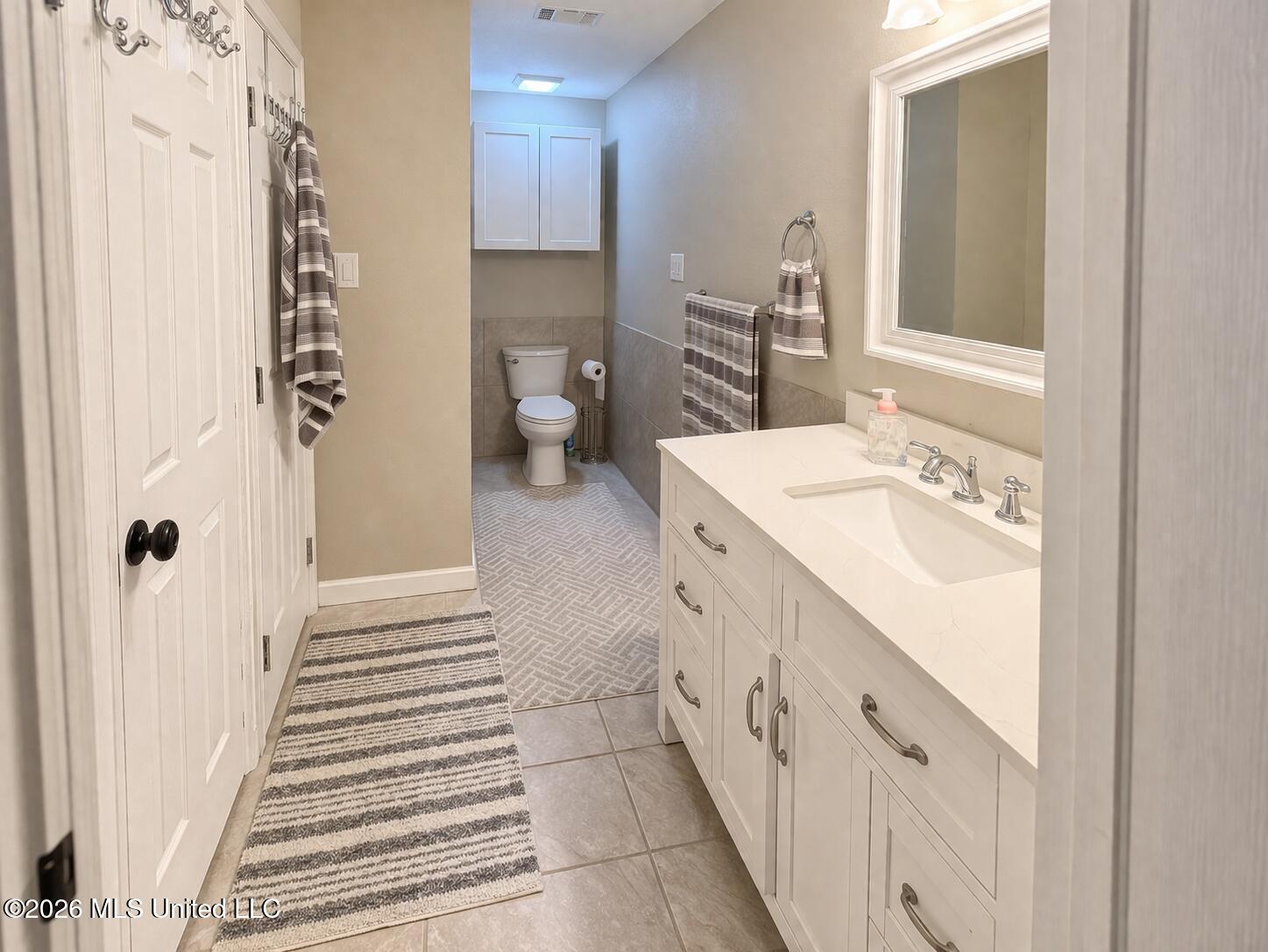 3912 Juniper Street Moss Point, MS 39563 - Photo 14 of 21 Back bathroom