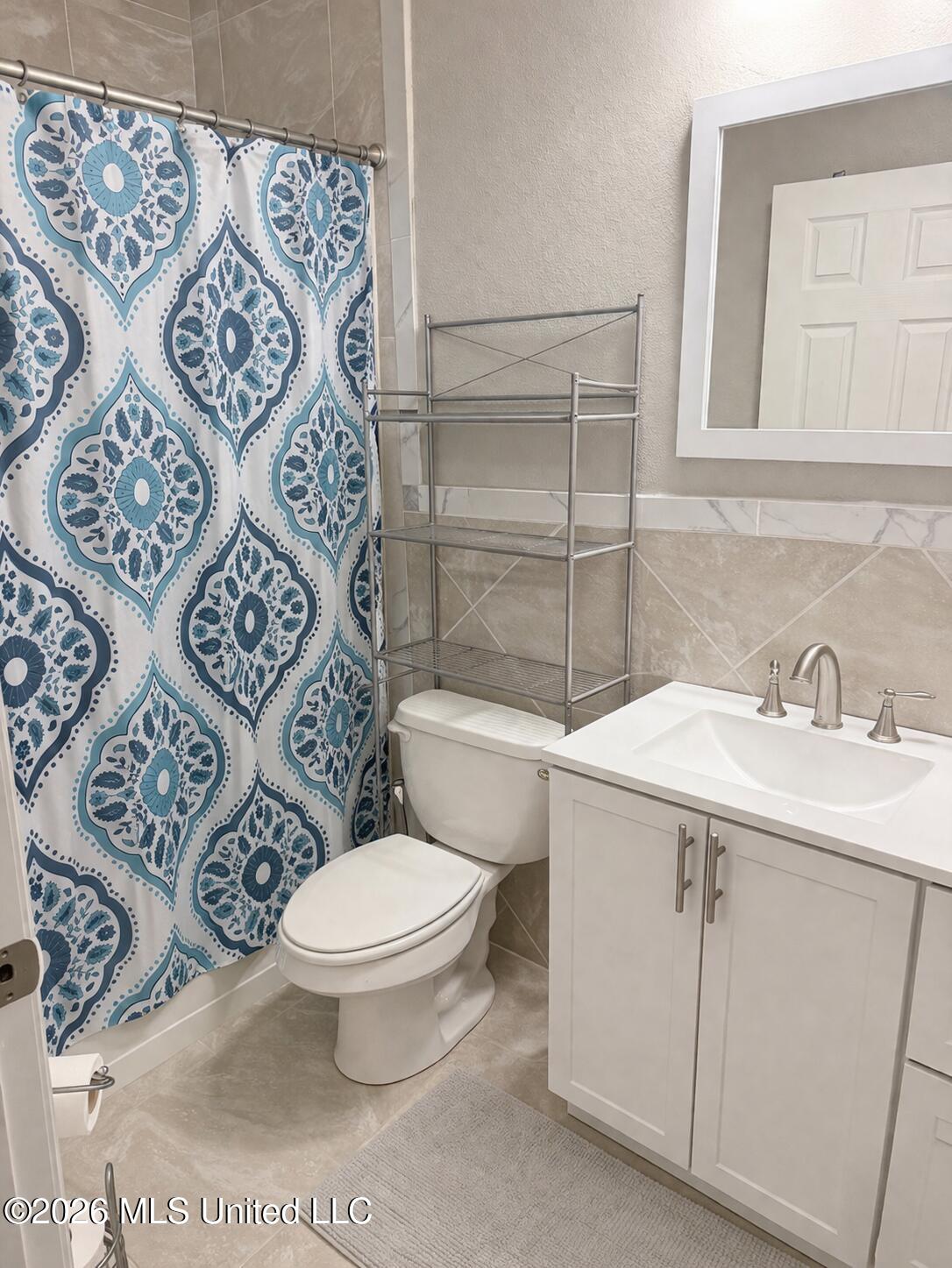 3912 Juniper Street Moss Point, MS 39563 - Photo 9 of 21 Front Bath