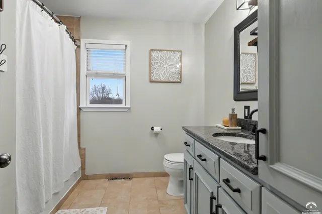 $385,000 | 72 East 1600th Road, Baldwin City, KS 66006