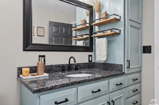 $385,000 | 72 East 1600th Road, Baldwin City, KS 66006