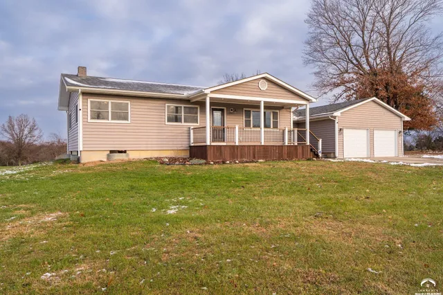 $385,000 | 72 East 1600th Road, Baldwin City, KS 66006