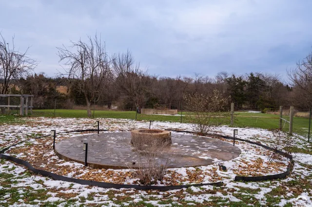 $385,000 | 72 East 1600th Road, Baldwin City, KS 66006