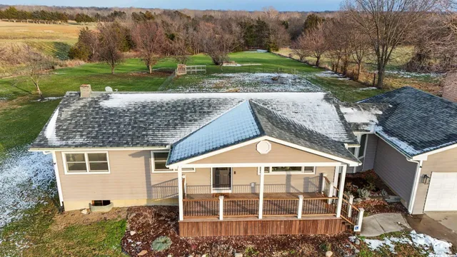 $385,000 | 72 East 1600th Road, Baldwin City, KS 66006