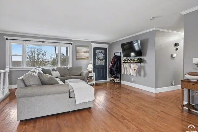 $385,000 | 72 East 1600th Road, Baldwin City, KS 66006