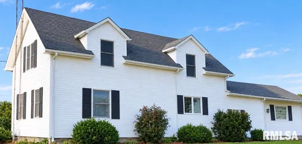 $199,900 | 109 70th Street, Roseville, IL 61473