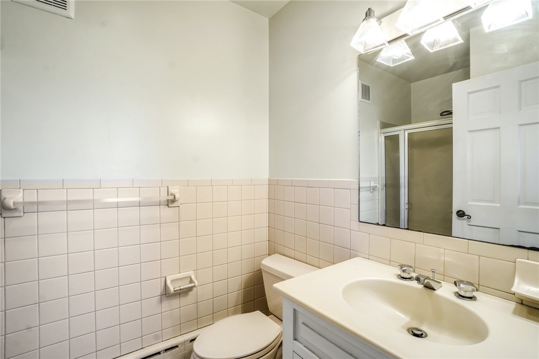 10 Emerson Road Jamestown, RI 02835 - Photo 18 of 31 First level full Bath.