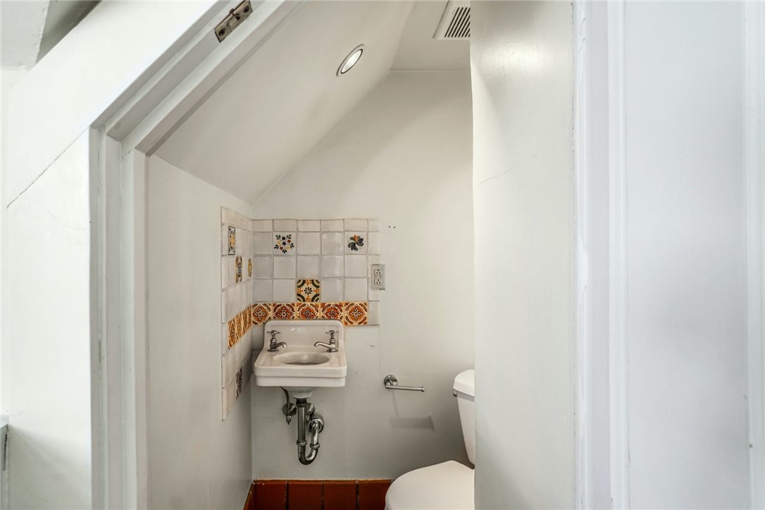 10 Emerson Road Jamestown, RI 02835 - Photo 28 of 31 Charming Lavette makes this space great for guests, home office, additional Family Room, or your choice!