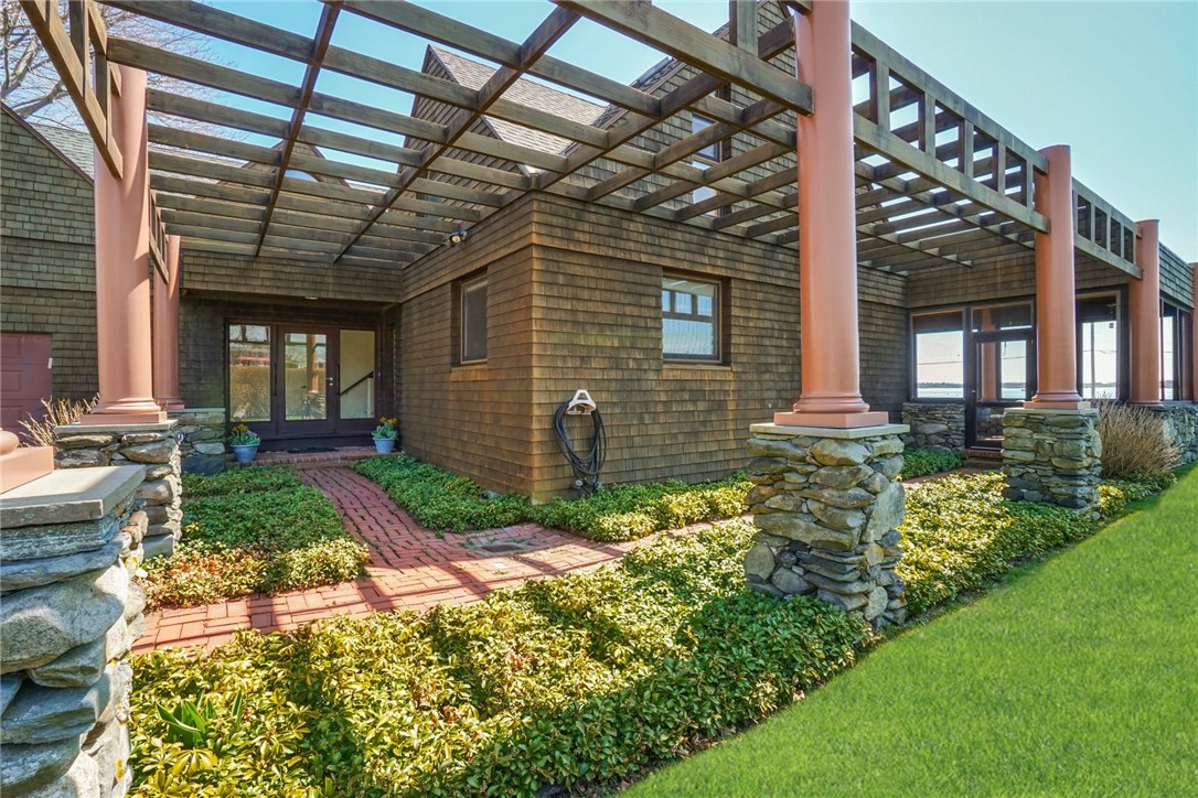 10 Emerson Road Jamestown, RI 02835 - Photo 6 of 31 Let's go inside!