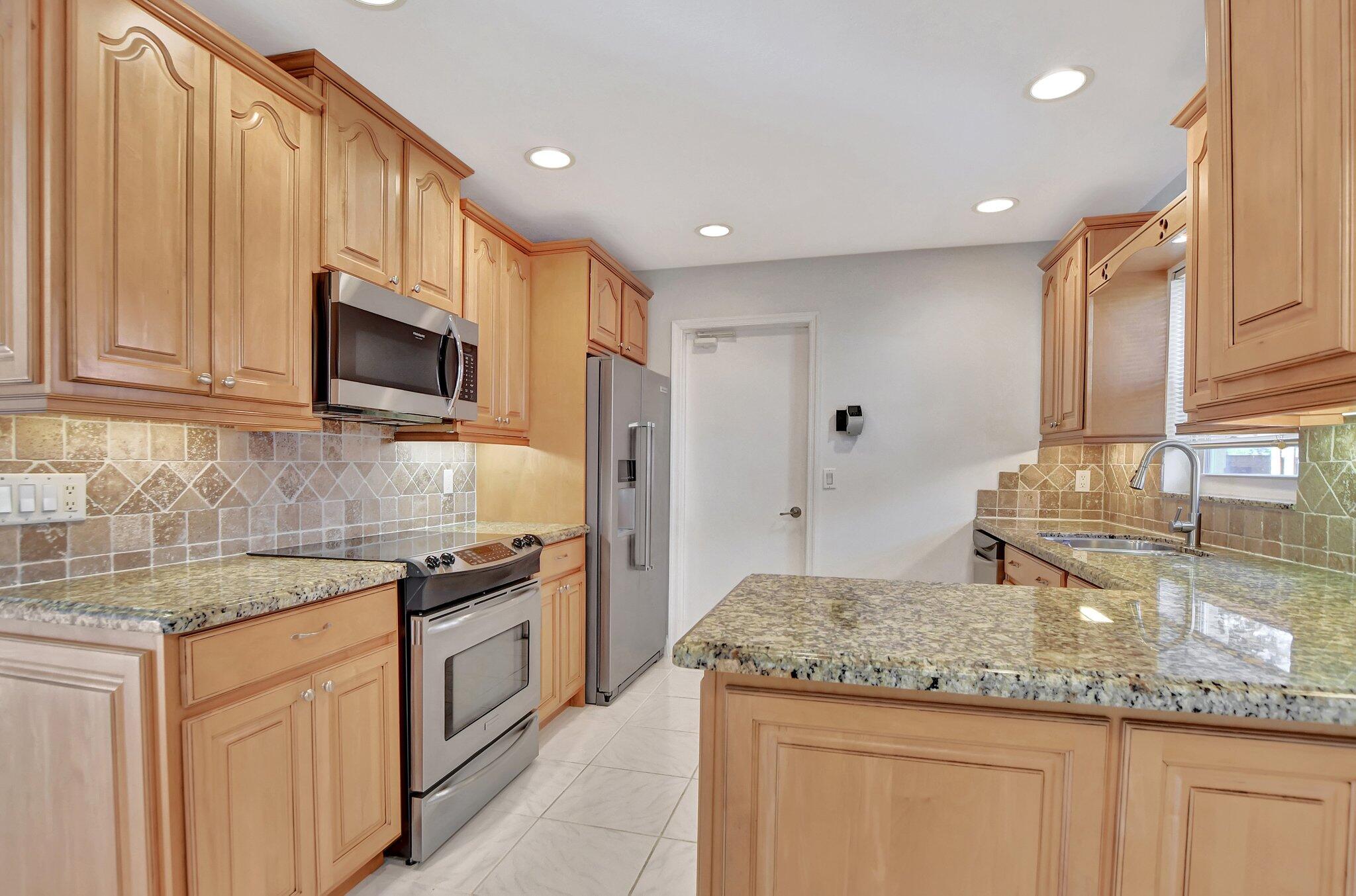 22930 Southwest 56th Avenue Boca Raton, FL 33433 - Photo 11 of 34 KITCHEN
