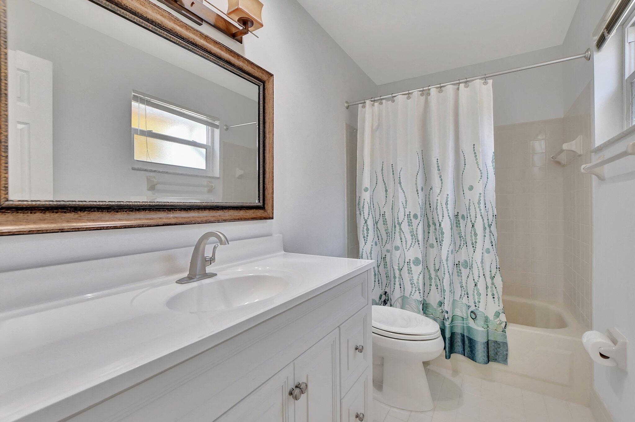 22930 Southwest 56th Avenue Boca Raton, FL 33433 - Photo 23 of 34 GUEST BATH