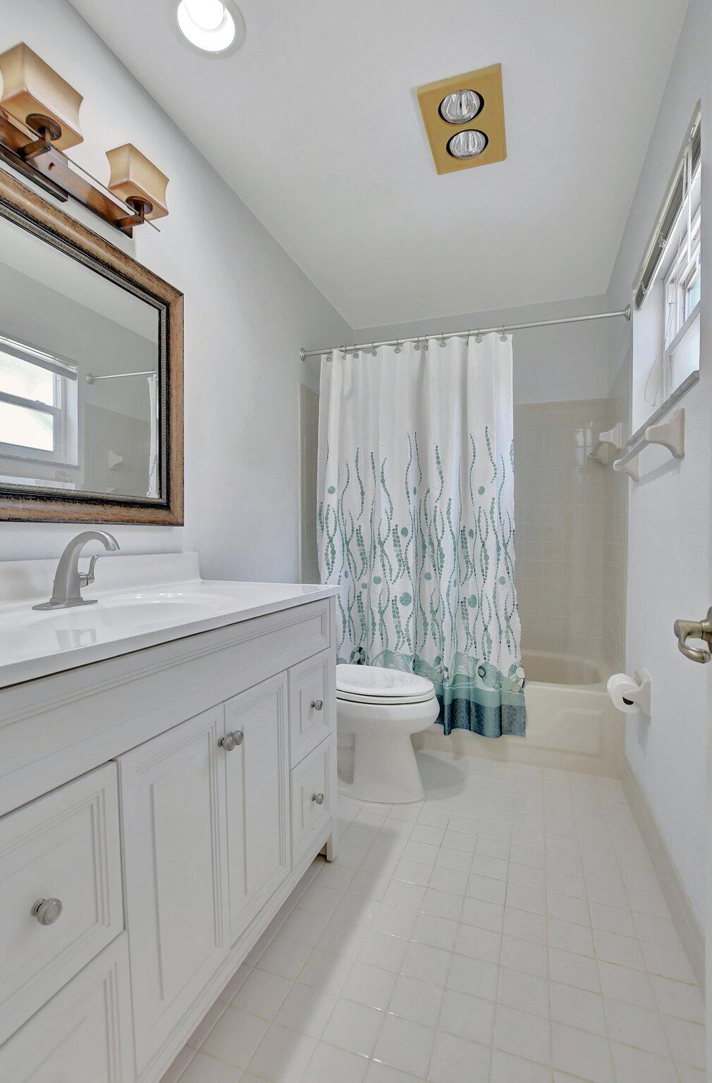22930 Southwest 56th Avenue Boca Raton, FL 33433 - Photo 24 of 34 GUEST BATH