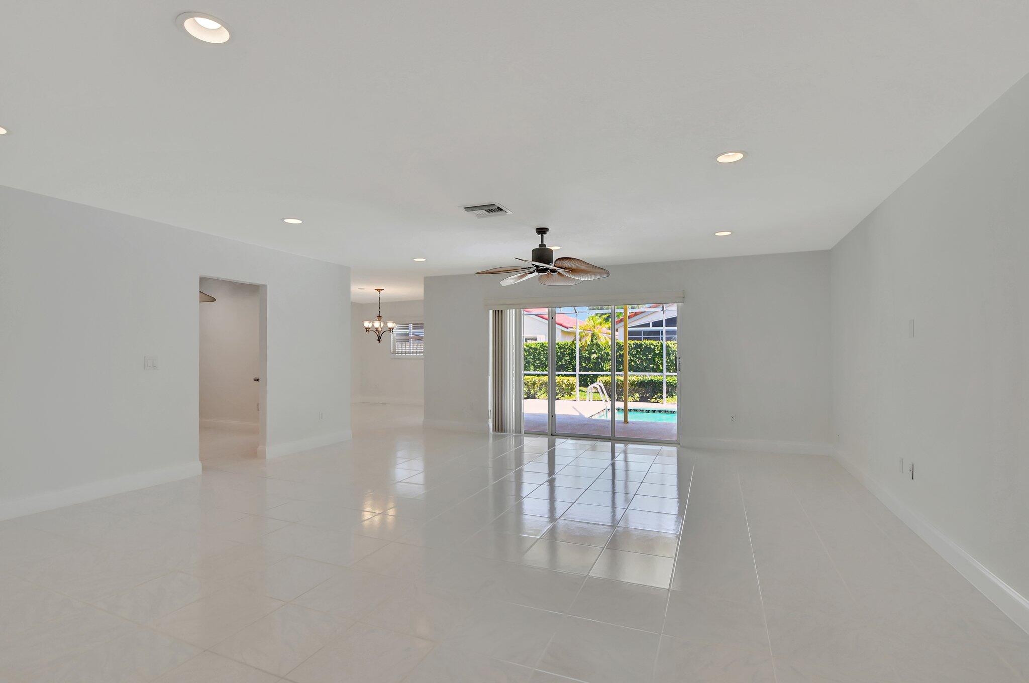 22930 Southwest 56th Avenue Boca Raton, FL 33433 - Photo 4 of 34 GREAT ROOM