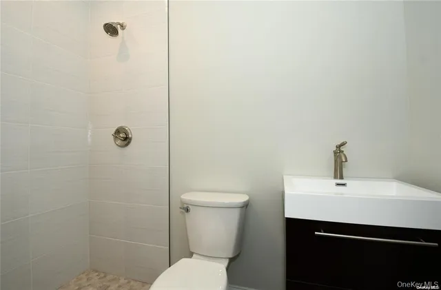 $1,249,990 | 4 Lotto Court, Lake Grove, NY 11755