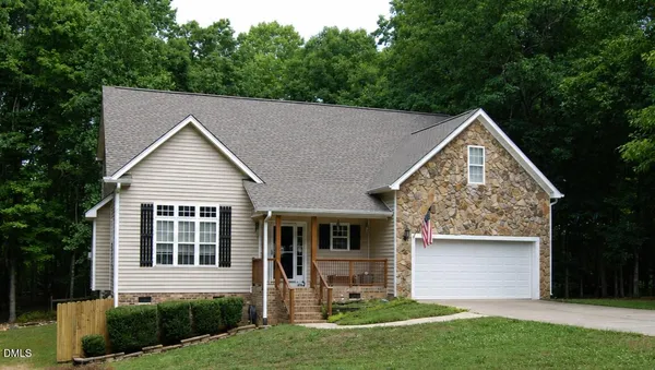 a view of house with a yard