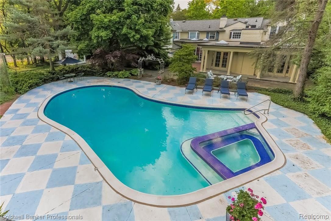 2243 Tottenham Road Bloomfield Hills, MI 48301 - Photo 18 of 21 055-Pool-2796238-medium.jpg