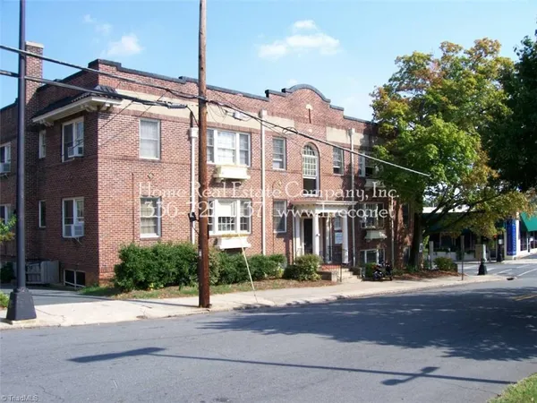 $995 | 405 North Spring Street, Winston-Salem, NC 27101