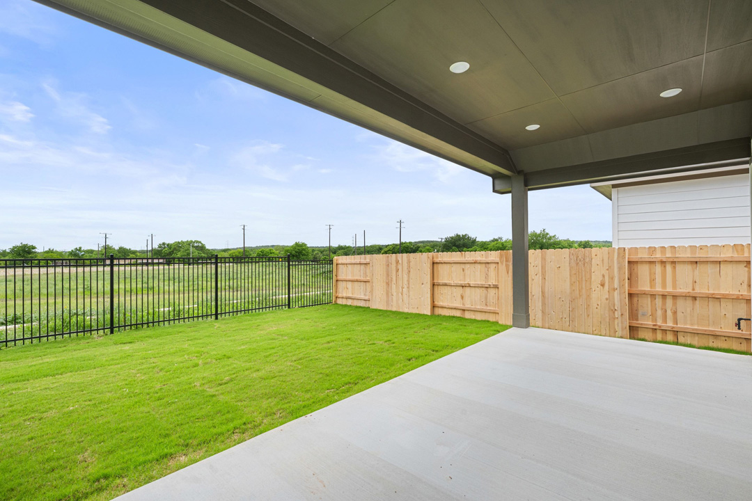 16201 Smithers Road Manor, TX 78653 - Photo 40 of 40 a view of a backyard with a garden