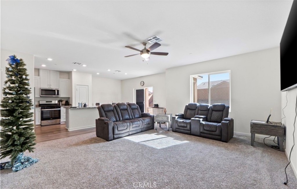 12383 Ranchito Way Victorville, CA 92392 - Photo 4 of 16