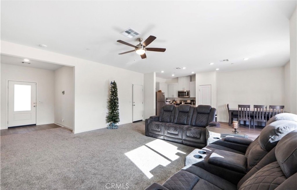 12383 Ranchito Way Victorville, CA 92392 - Photo 5 of 16