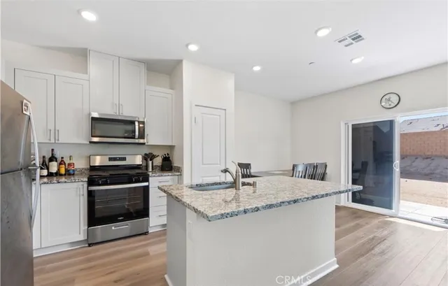 $2,975 | 12383 Ranchito Way, Victorville, CA 92392